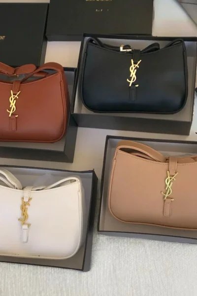 شنطه سان لوران هوبو هاف مون