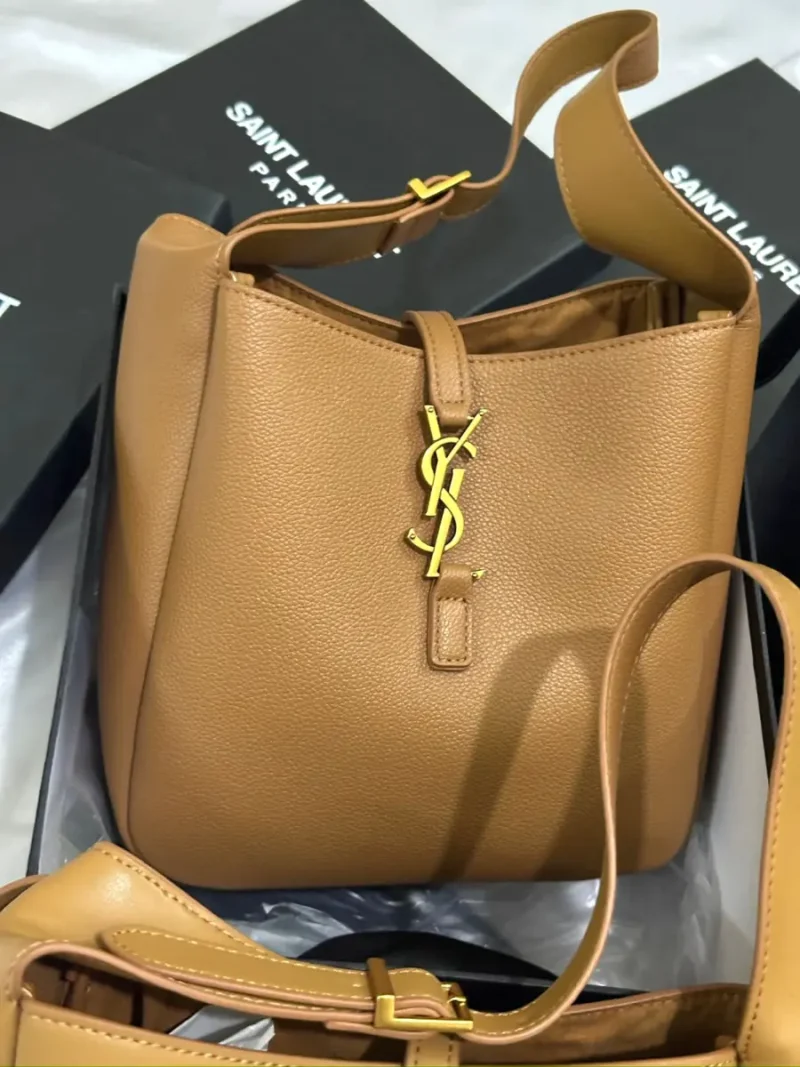 موقع سان لوران السعودية شنط