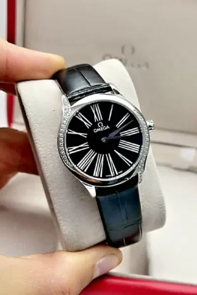 ساعة اوميغا نسائي