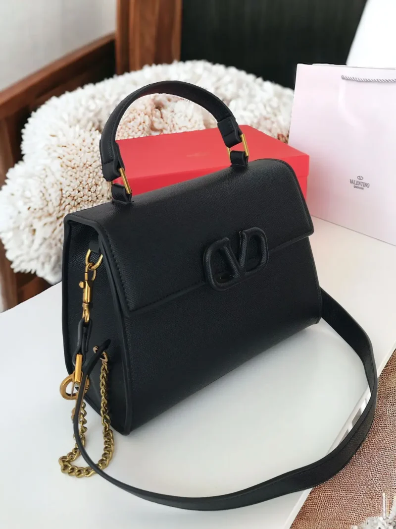 شنطة فالنتينو سوداء