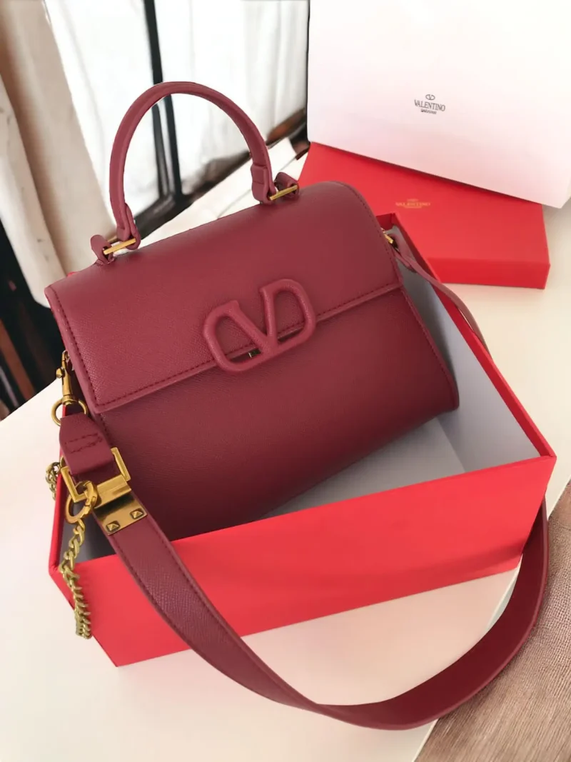 شنطة فالنتينو حمراء