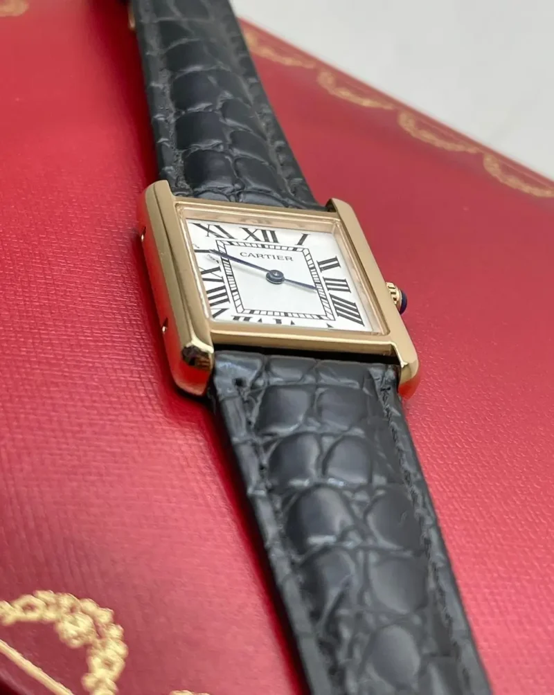 ساعة كارتير جلد اسود موديل تانك تقليد ذهبي مينا أبيض