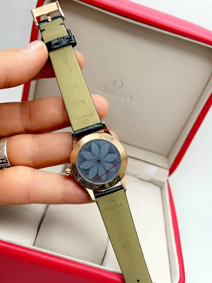 اوميجا نسائي جلد