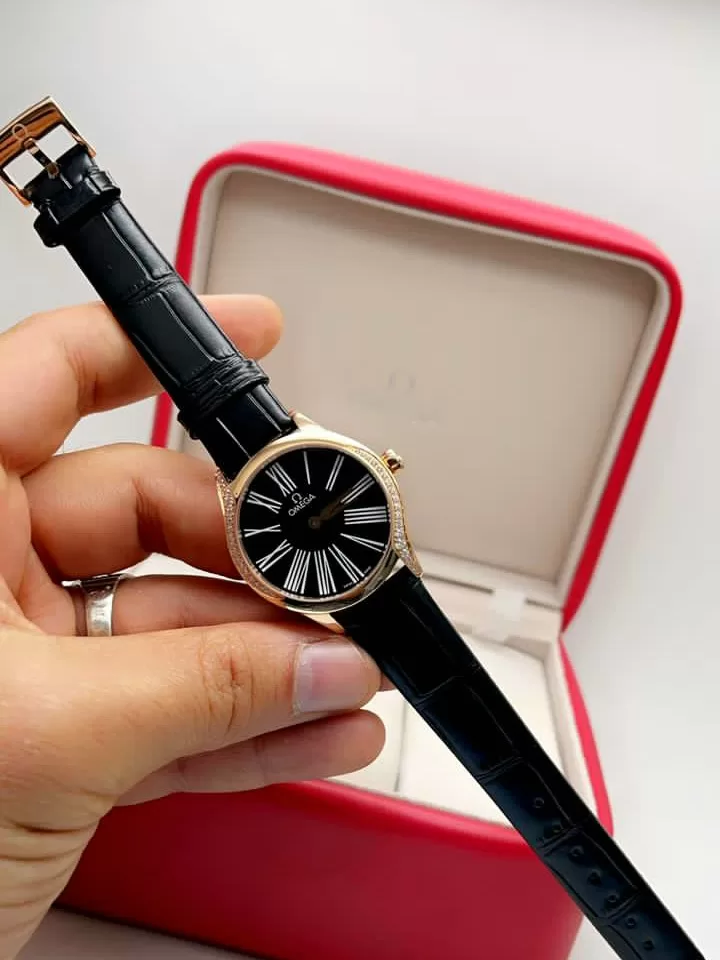 ساعة اوميقا نسائي جلد اسود
