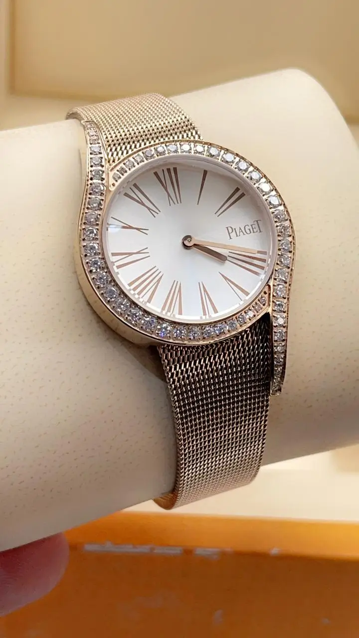 ساعة بياجيه نحاسي