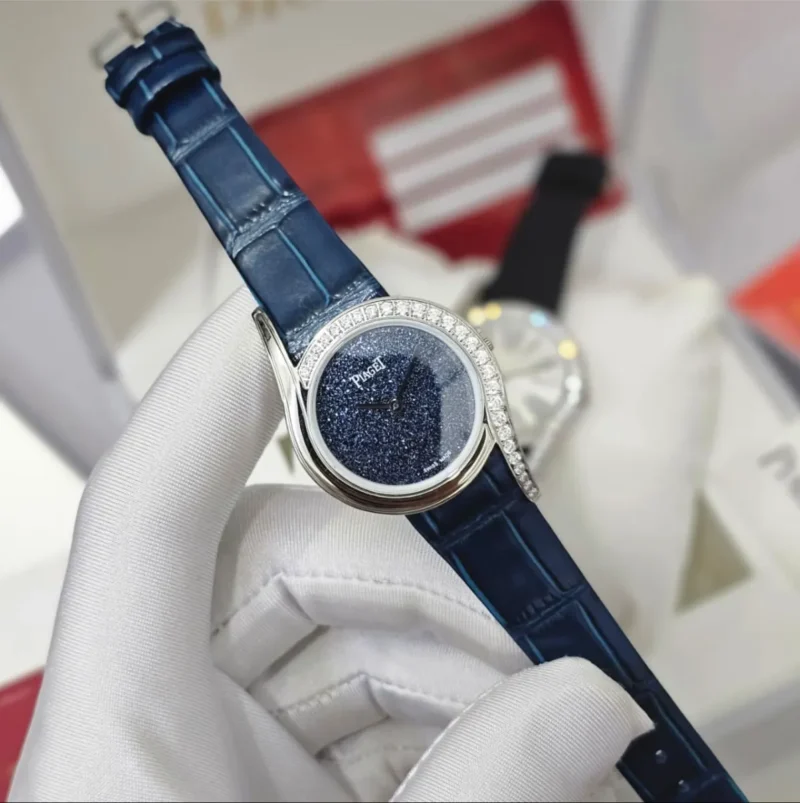 ساعة جلد دائرية نسائي