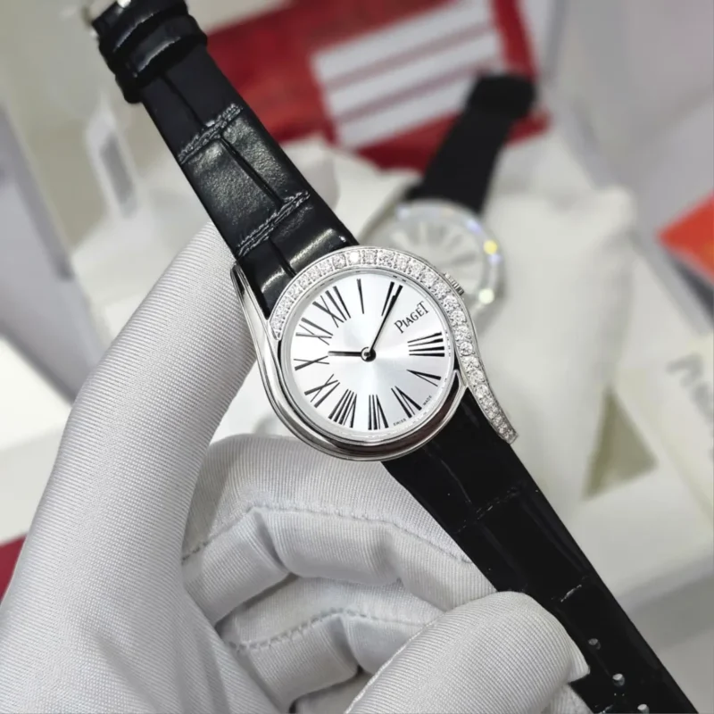 ساعة نسائية بياجيه جلد