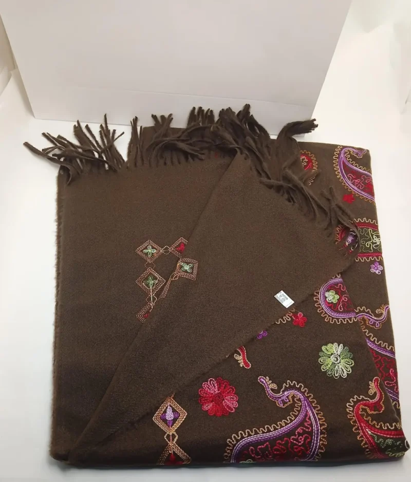 شال نسائي بني