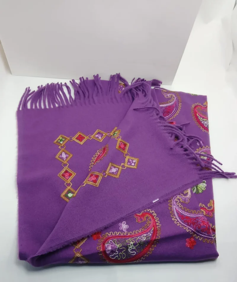 شال نسائي مطرز