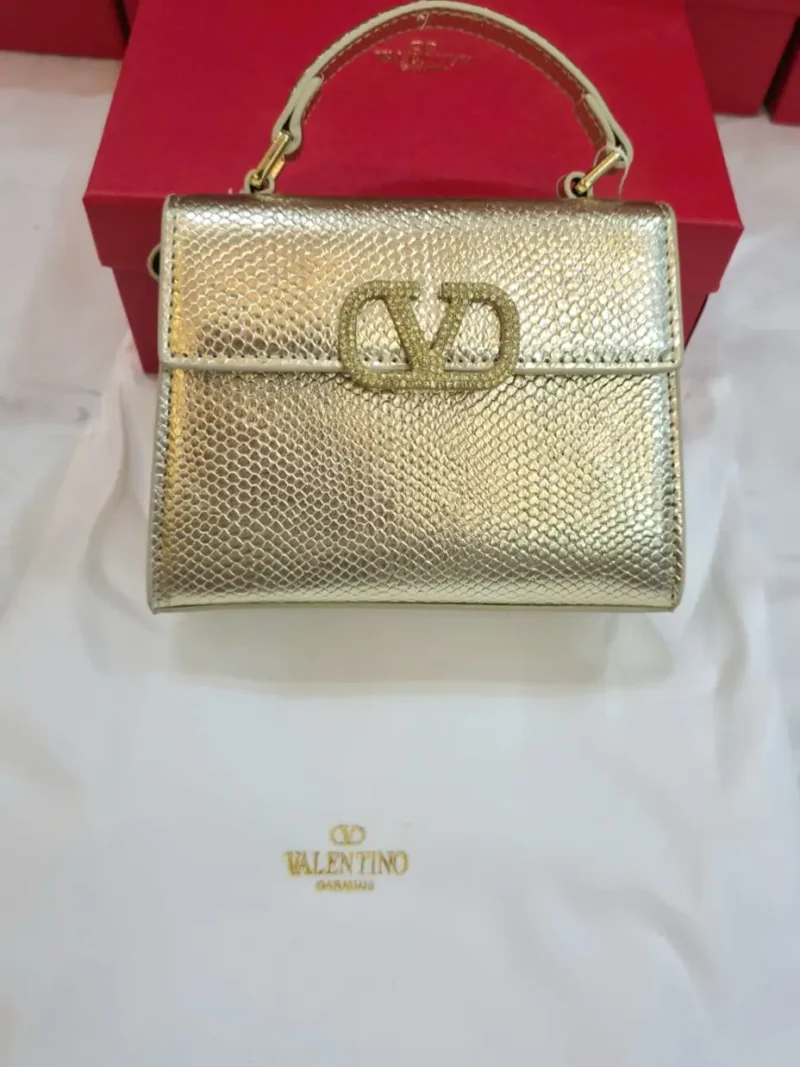 شنطه فالنتينو الذهبيه