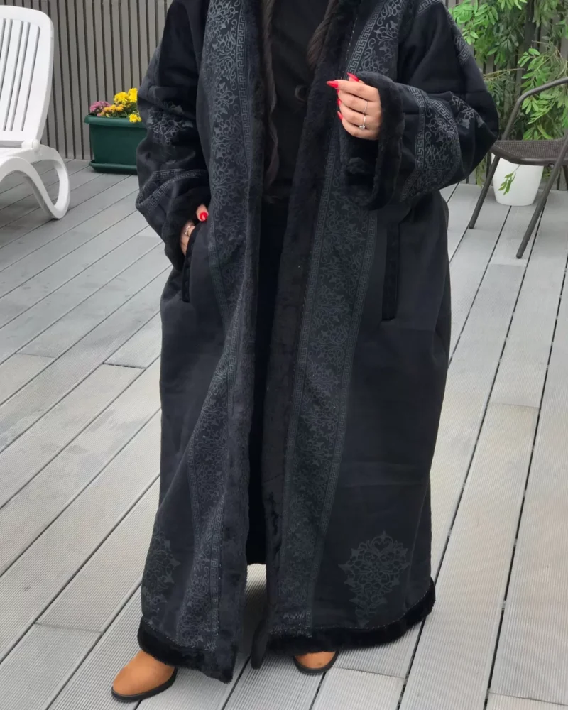 فروة نسائية لون اسود