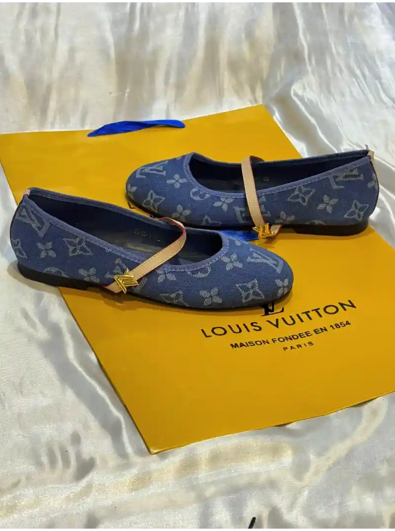 فلات لويس فيتون نسائي ازرق