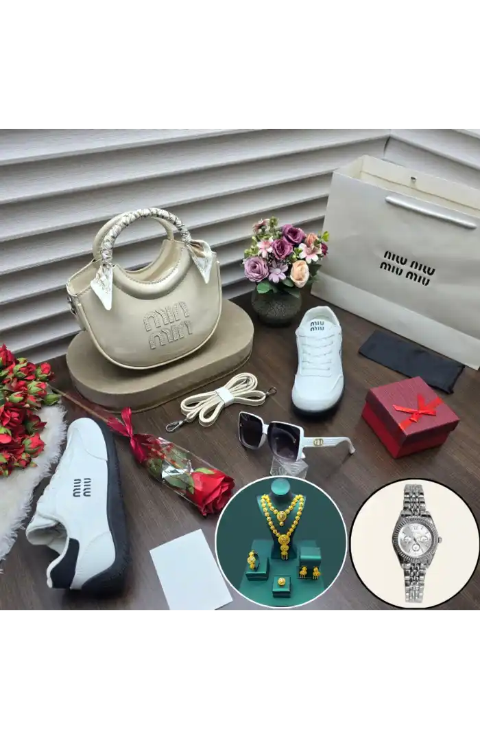 طقم نسائي ميوميو