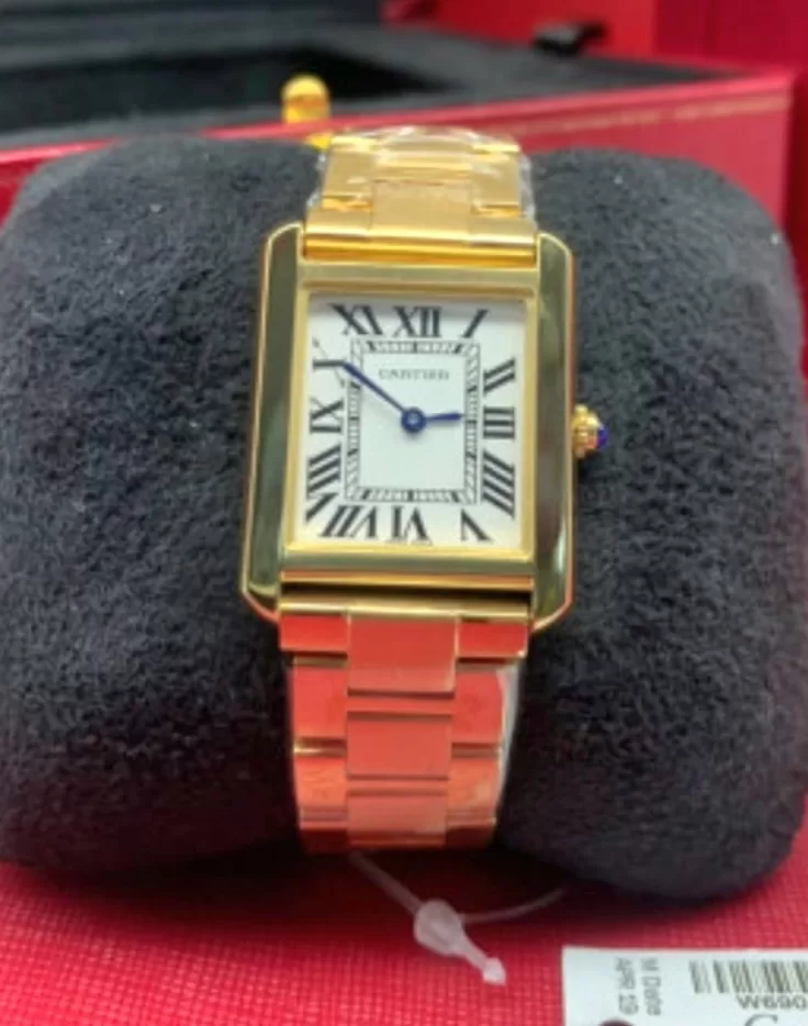 ساعة كارتير نسائي ذهبي