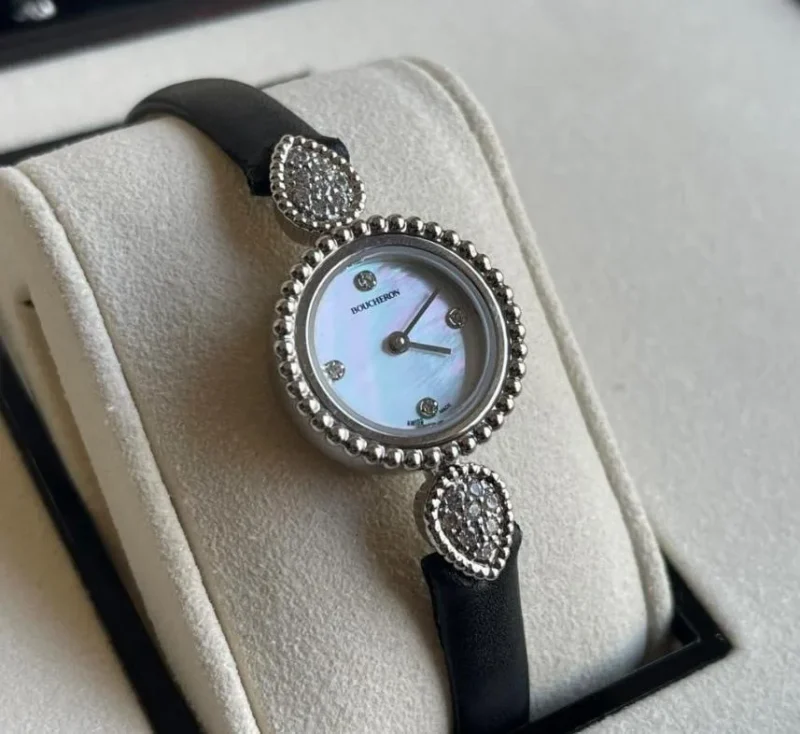 ساعة بوشرون سوداء