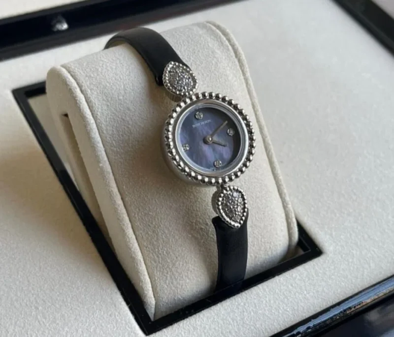 ساعة بوشرون جلد اسود