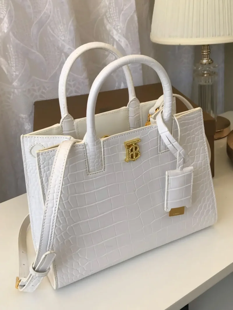 شنطة بربري ابيض