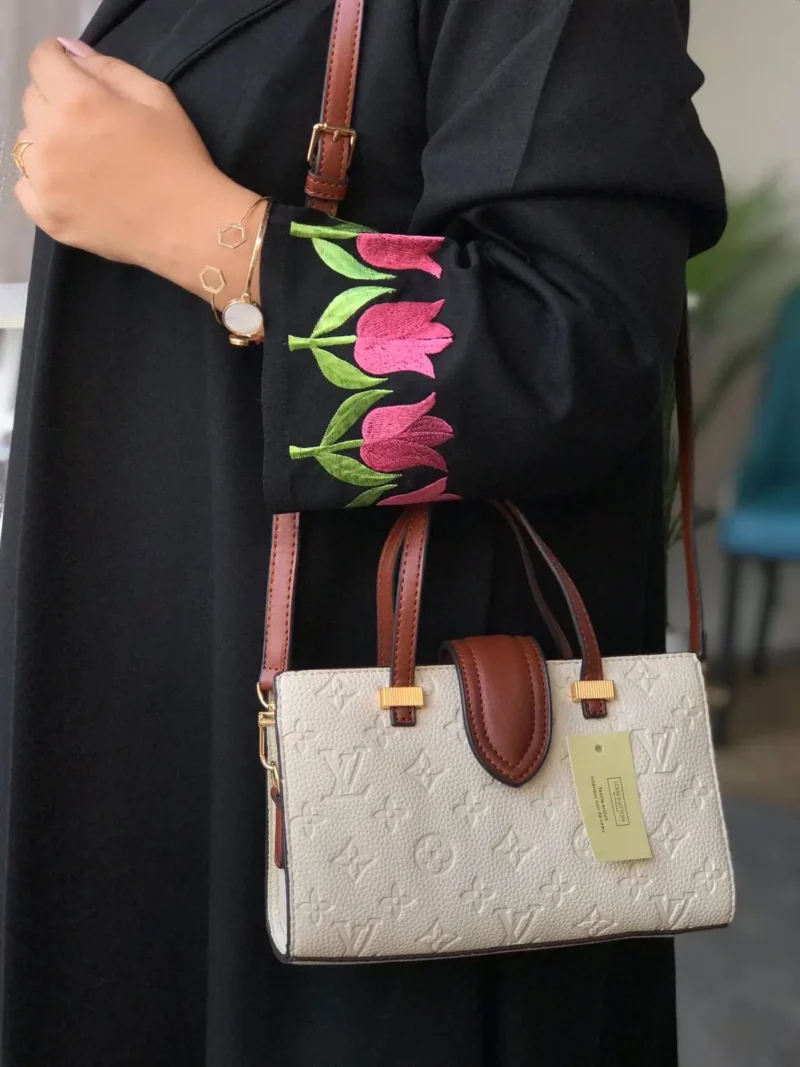 شنطة لويس فيتون البيضاء