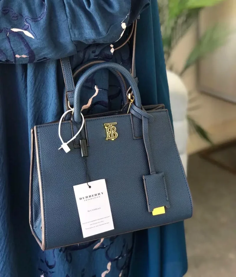 شنطة بربري كحلي