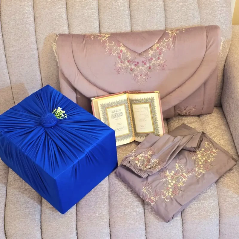 مصحف مطرز باسم