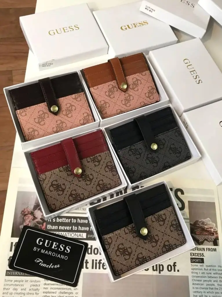 محفظة Guess نسائي