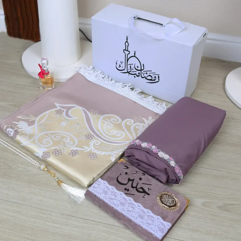 هدايا رمضان سجادة ومصحف