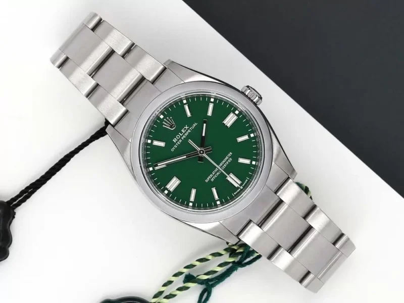 رولكس فضي مينا اخضر