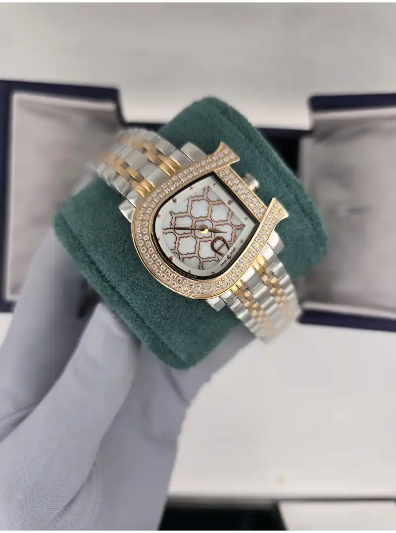 ساعه أقنر النسائية