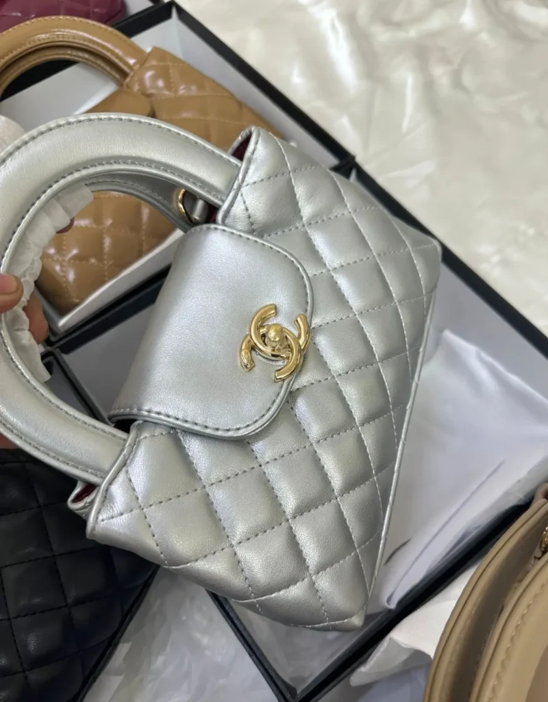 شنطة شانيل لون فضي