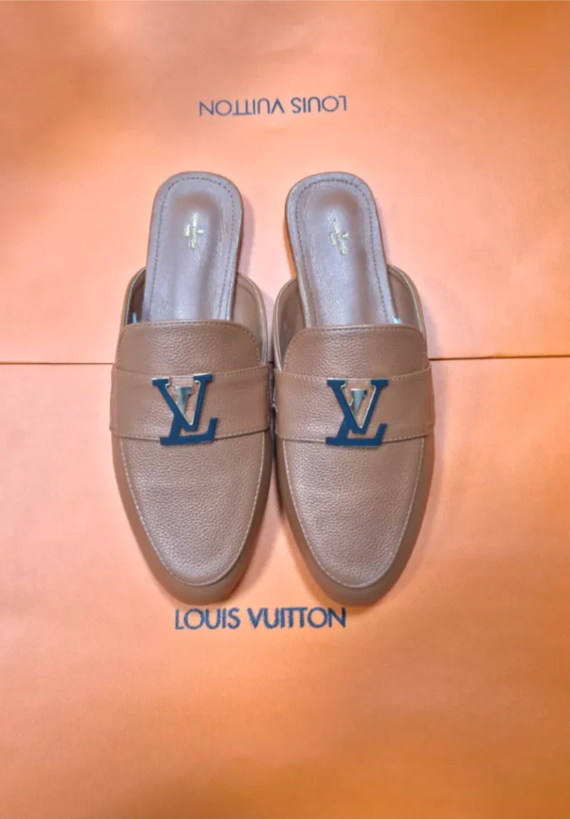 لوفر نسائي ماركه لويس فيتون