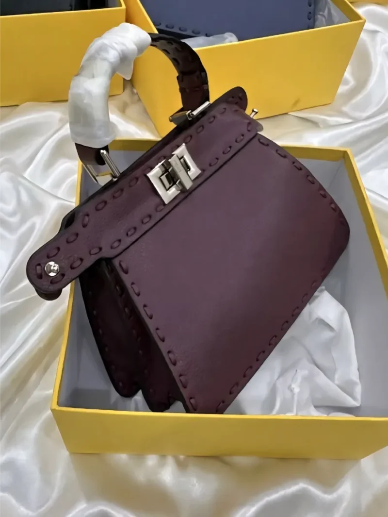 شنطه فندي عنابي بيكابو