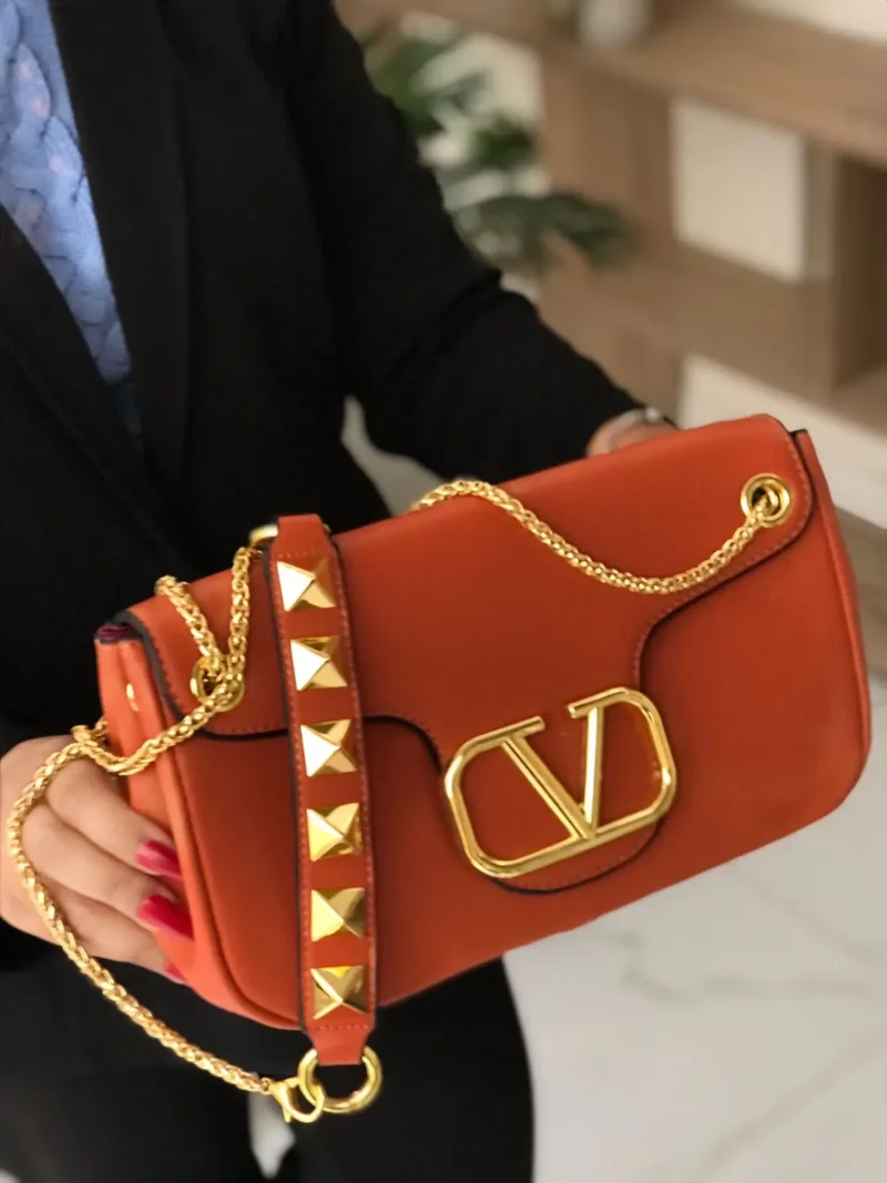 صور شنط فالنتينو