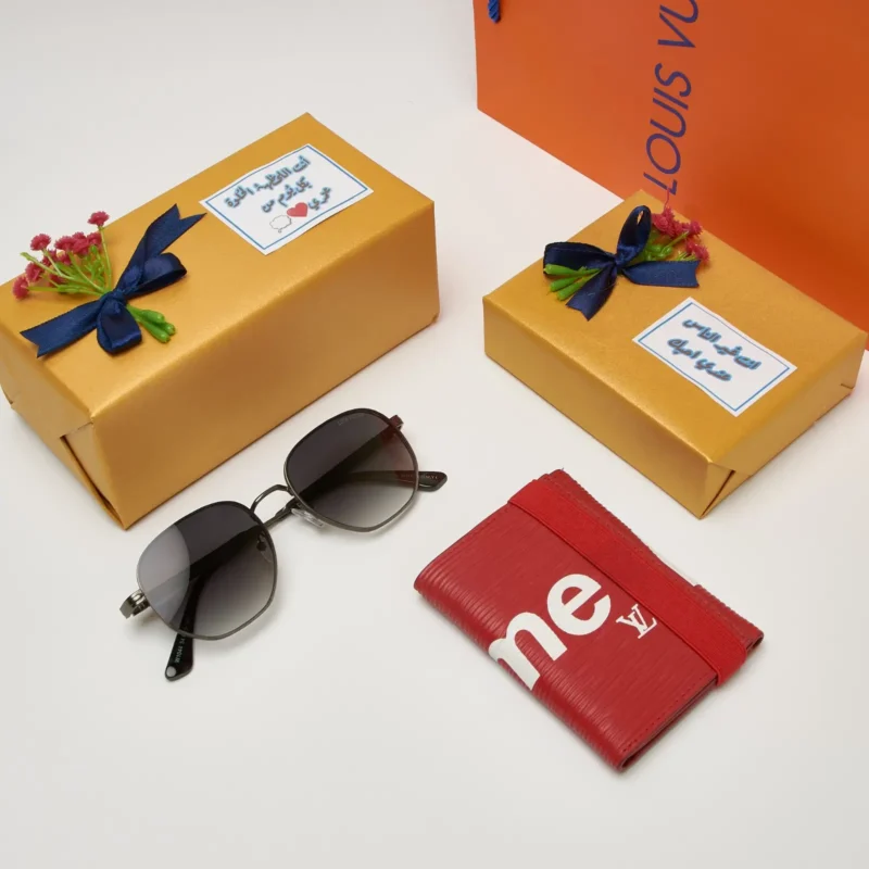 محفظة ونظارة لويس فيتون