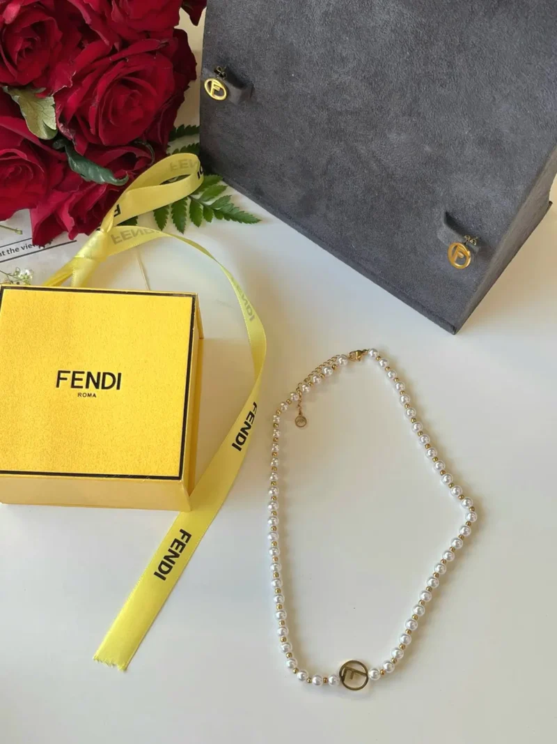 اكسسوارات فندي نسائي