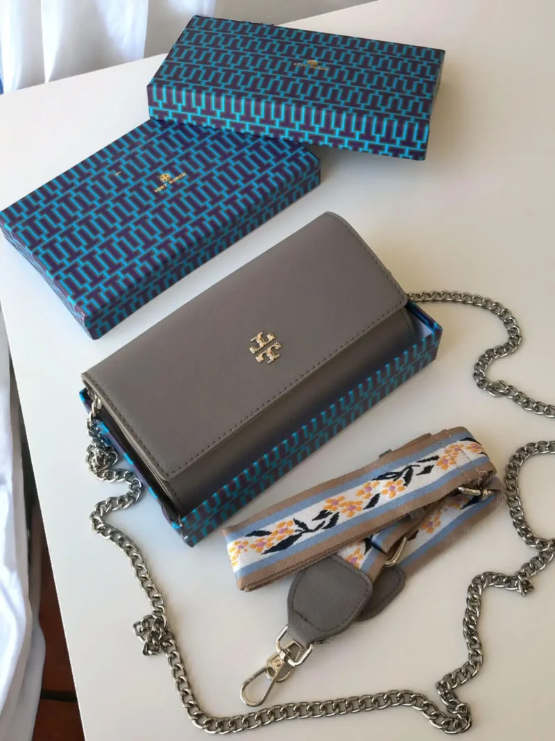 محفظة نسائية صغيرة