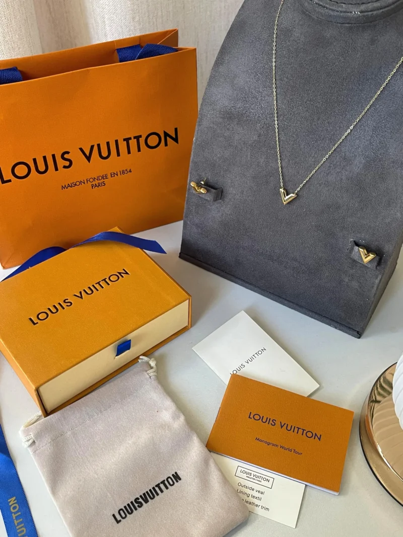 سلسال لويس فيتون طويل