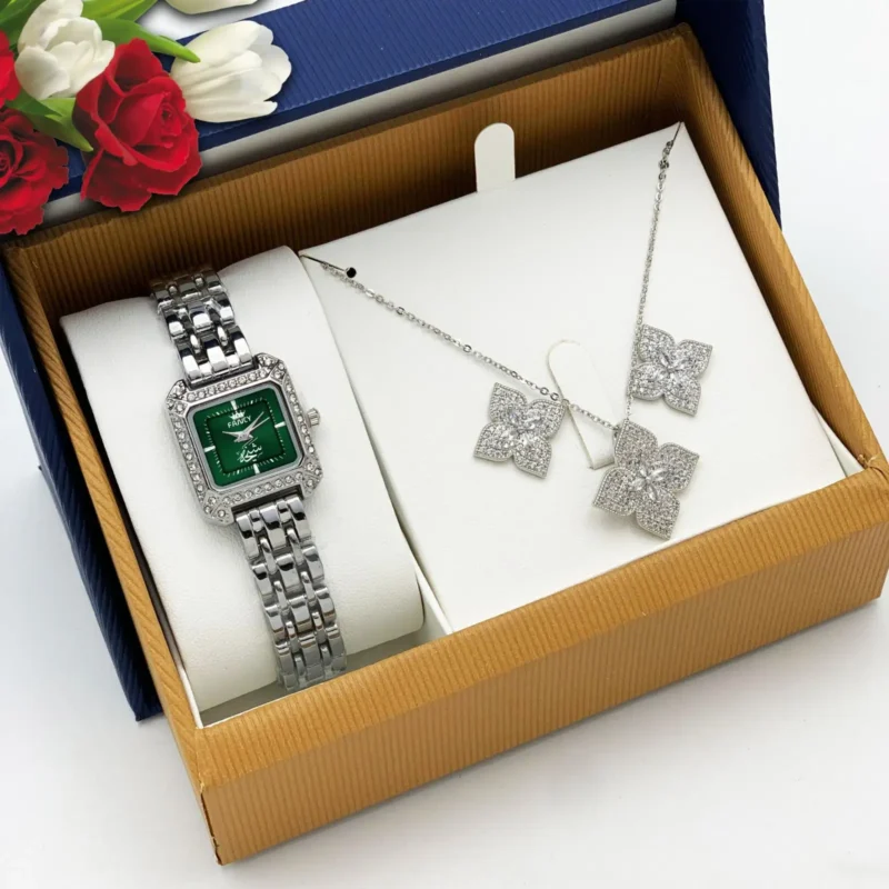 ساعة يد نسائية بالاسم