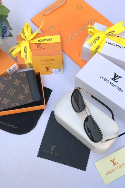 نظارة ومحفظة لويس فيتون