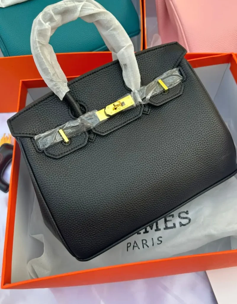 شنطه هيرميز السودا