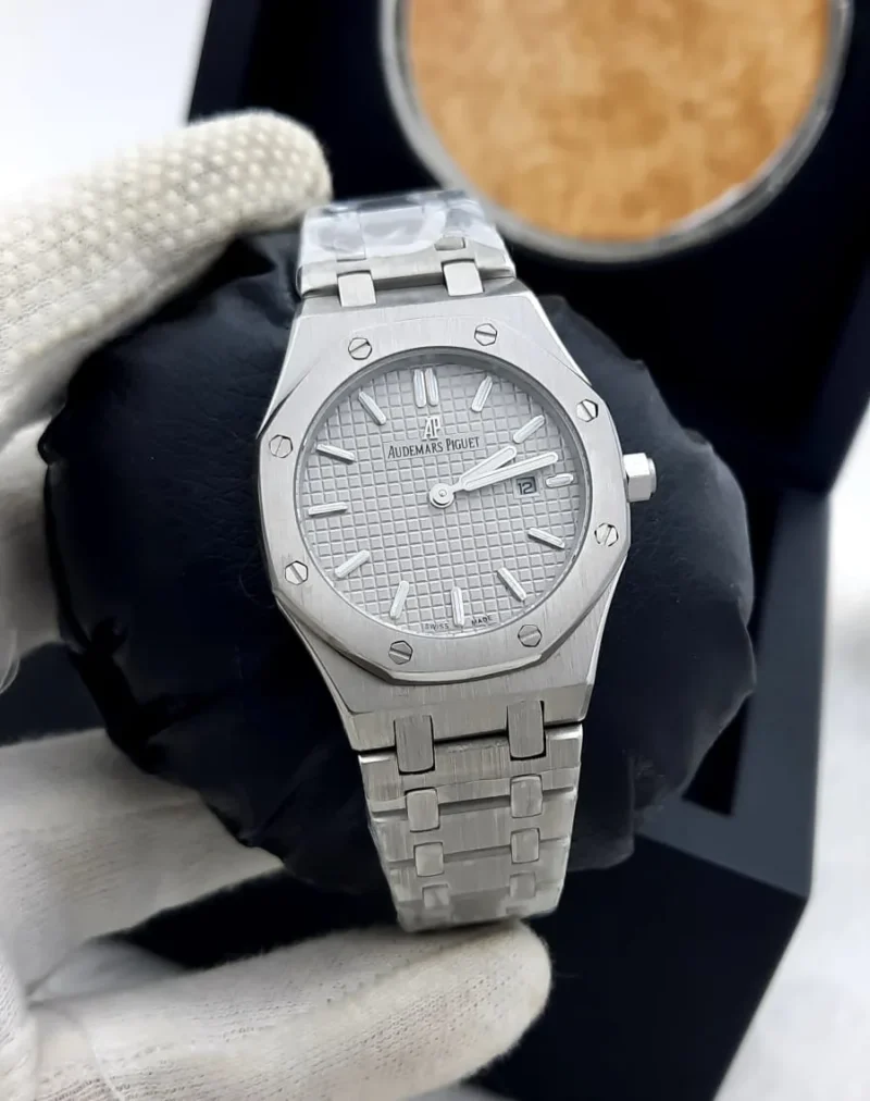 ساعة ادمر نسائي فضي