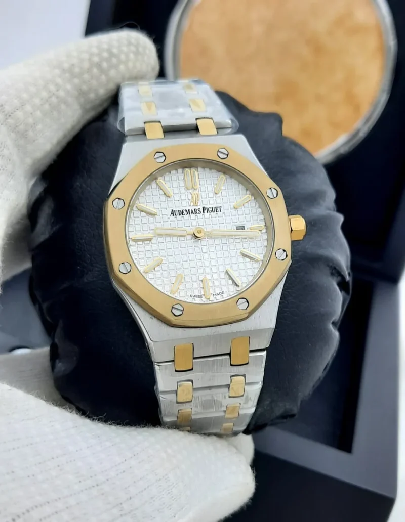 ساعة ادمر نسائية