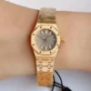 ساعة نسائية صغيرة