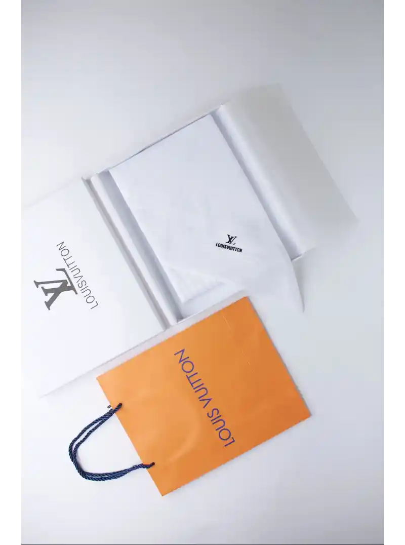 شماغ لويس فيتون ابيض