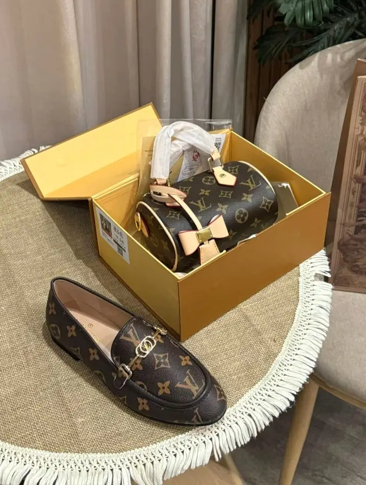 طقم شنطة وجزمة LV نسائي