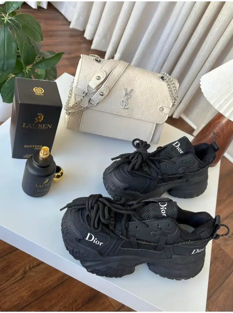 طقم هدية نسائية شنطة وشوز