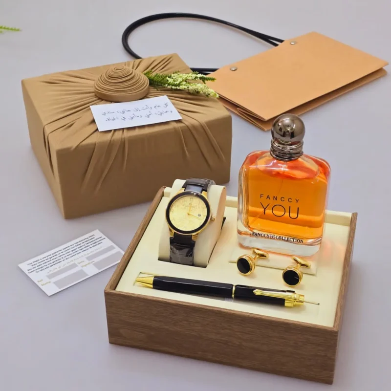 ساعة وقلم وكبك