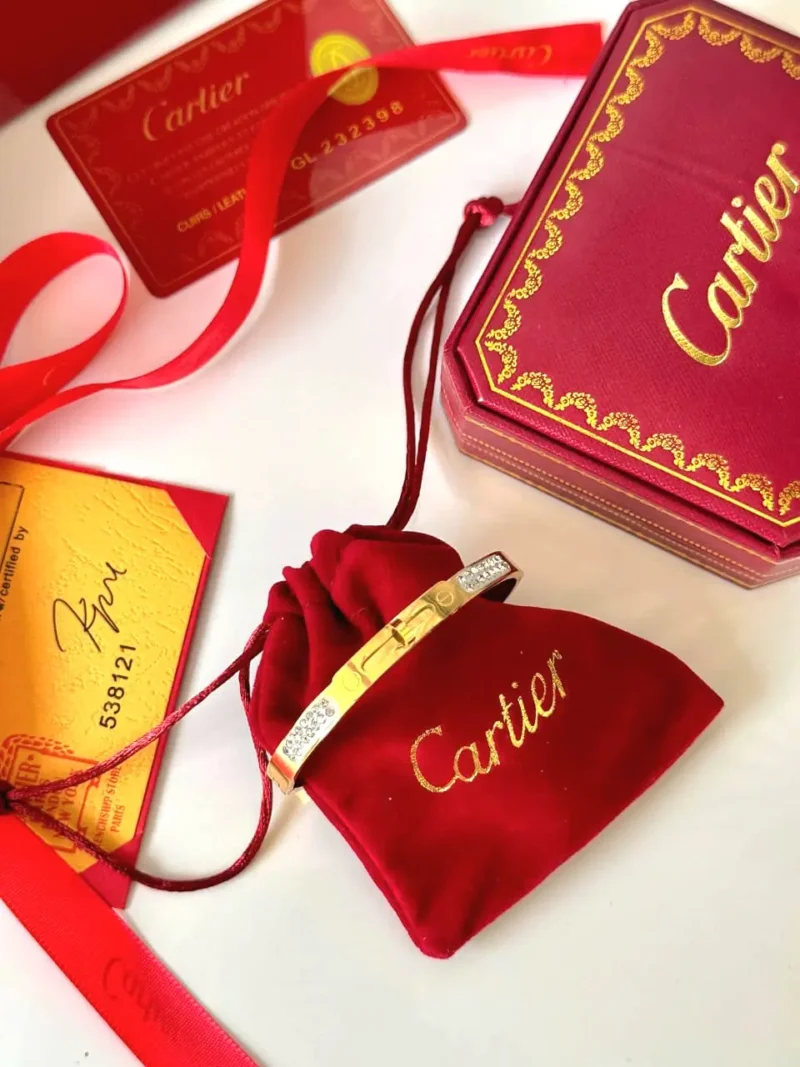 اسوارة نسائية ماركة كارتير