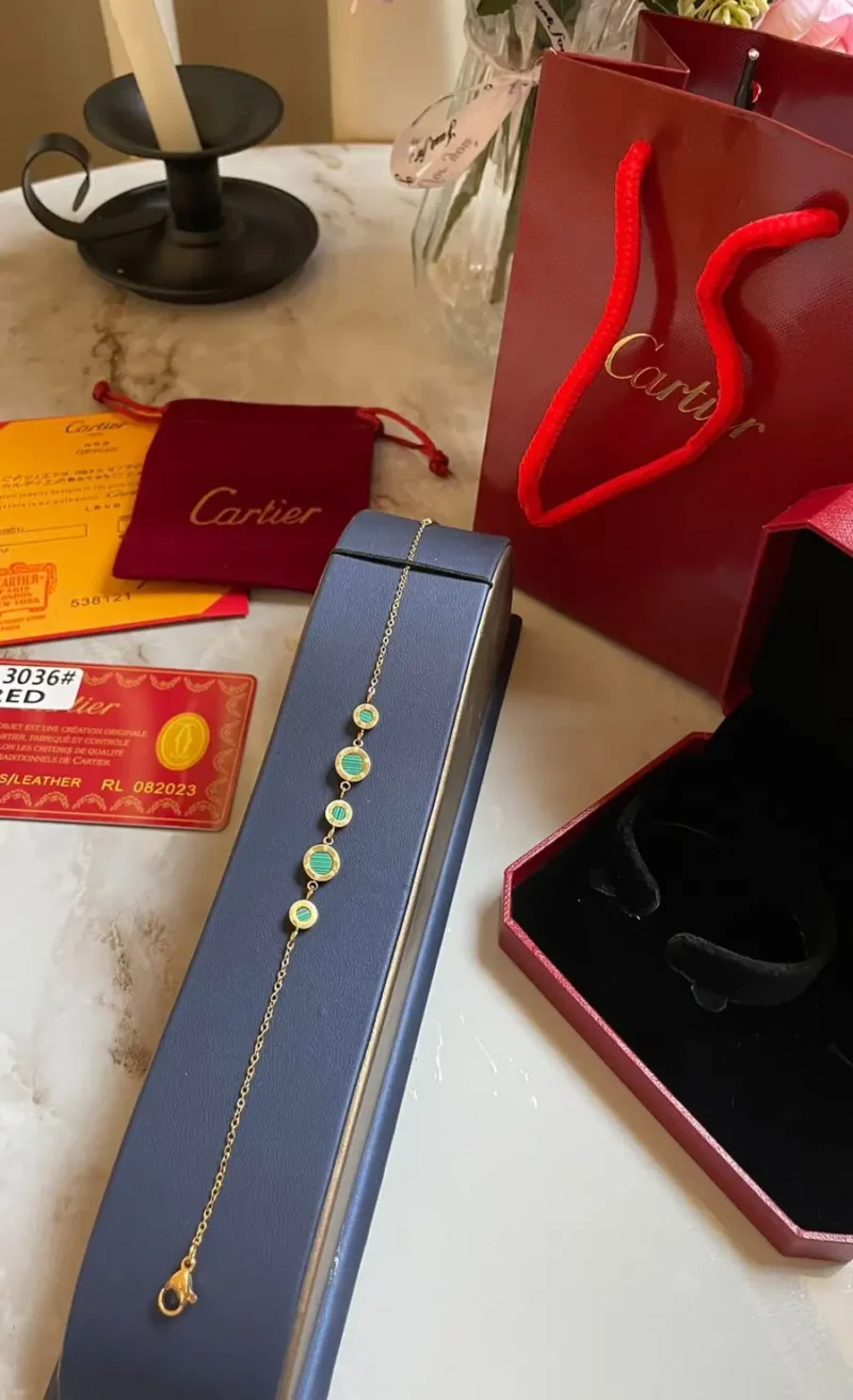 اسواره كارتير نسائي خضراء