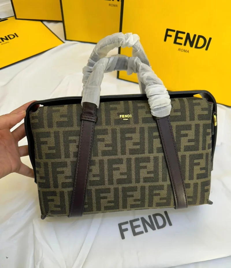 شنطه فندي الكبيره في السعوديه