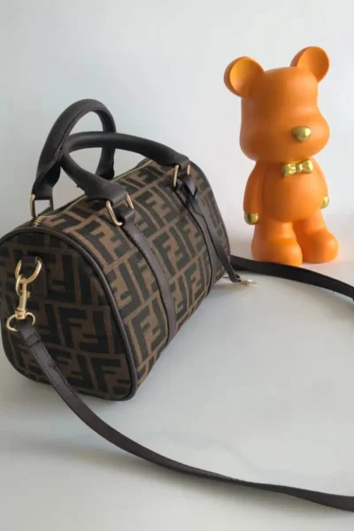 شنط كبيره ماركة فندي